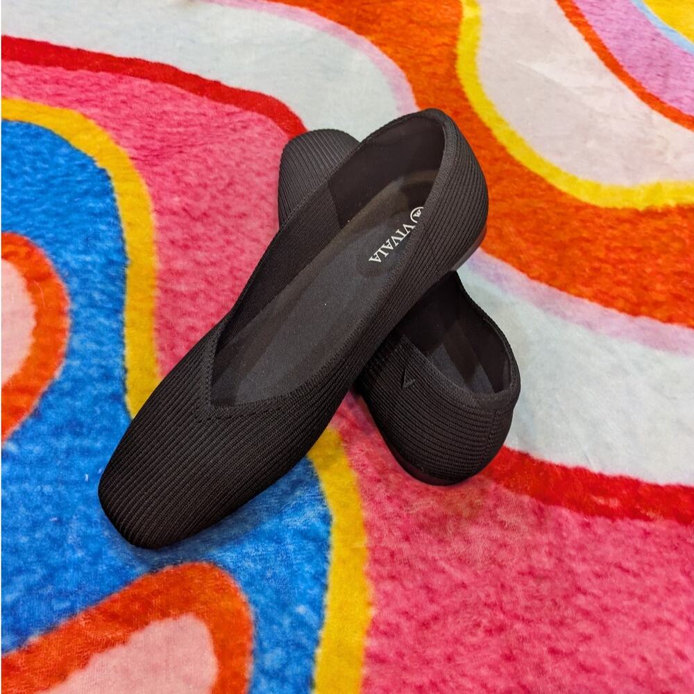Vivaia Square-Toe V-Cut Flats Black Size 40